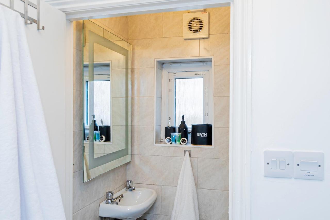 Charming 2-Bedroom Flat With A Garden And Free Parking At Abingdon 옥스퍼드 외부 사진