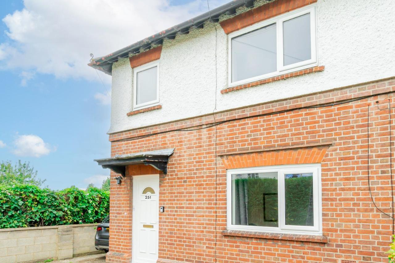 Charming 2-Bedroom Flat With A Garden And Free Parking At Abingdon 옥스퍼드 외부 사진